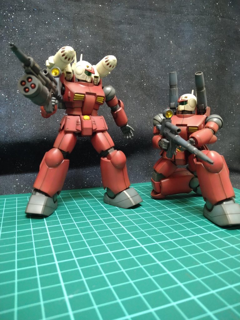 〈ガンキャノン①〉おっ!なんなんだか同じくなったなぁ!でもあんただけずるいなぁ!それ!〈ガンキャノン②〉〘……………🤗〙こんな感じで粉を使っての〘汚し〙と〘色の付け足し〙完了でございます!😆…と言う事でガンキャノン完成致しました!🤩.