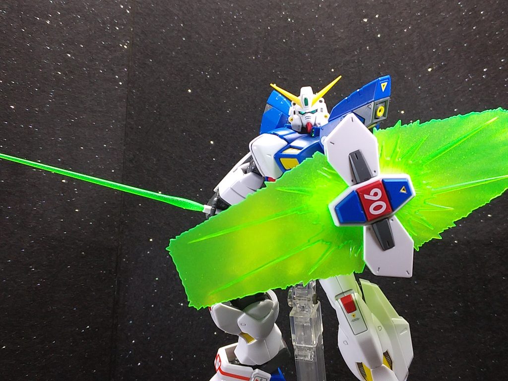ビームシールド&ビームサーベルビームエフェクトは根元付近にガンダムマーカーホワイトを軽く吹きつけ 、トップコートつや消しを吹いています。