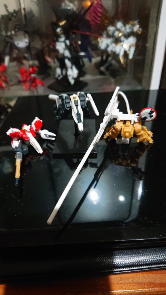 上半身とブースターはアーティファクト。下半身はガンダムコレクションで、最初は筆塗りをしていたのですが、あまりのセンスのなさに絶望して止めました。