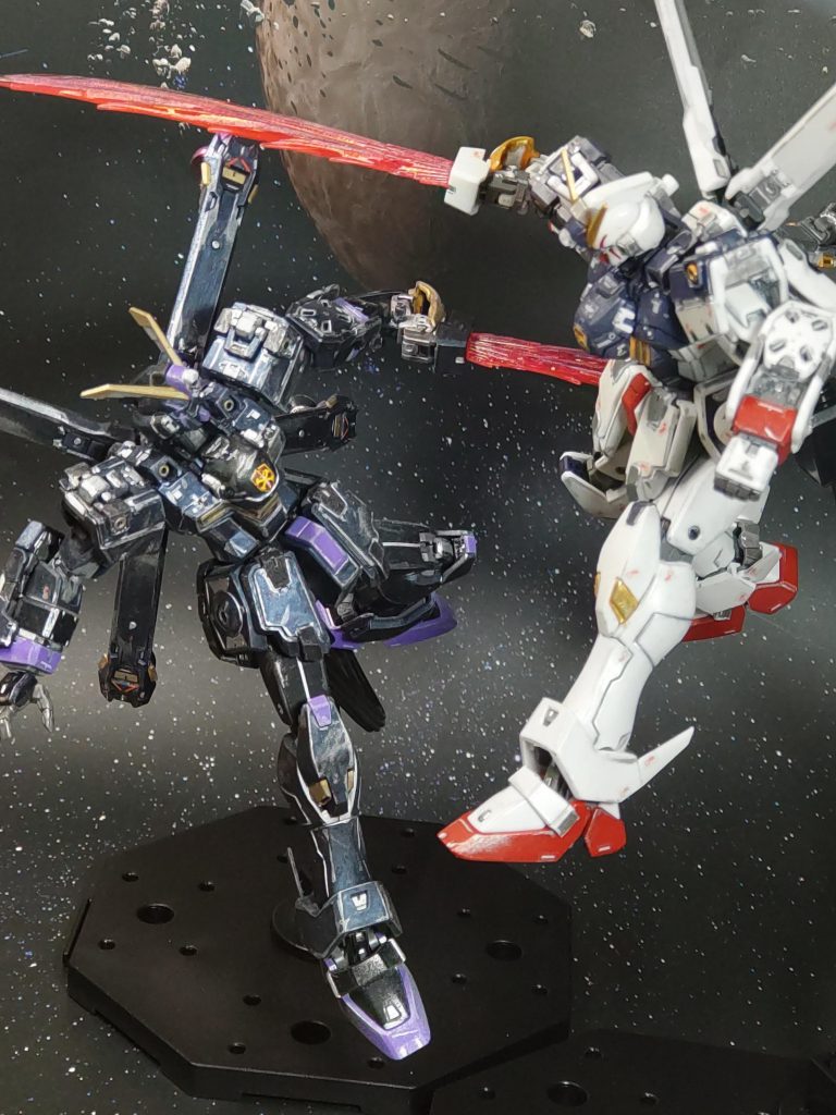 「ザビーネェェェーーー❗️❗️」「キンケドゥゥゥゥーーー❗️❗️」宿命のライバル同士の殺陣はやはりカッコいい…