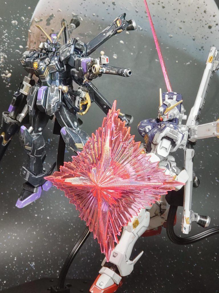 バスターガンを構える図ビームエフェクトには、ガンマカのホログラムを塗って更にキラキラさせてます