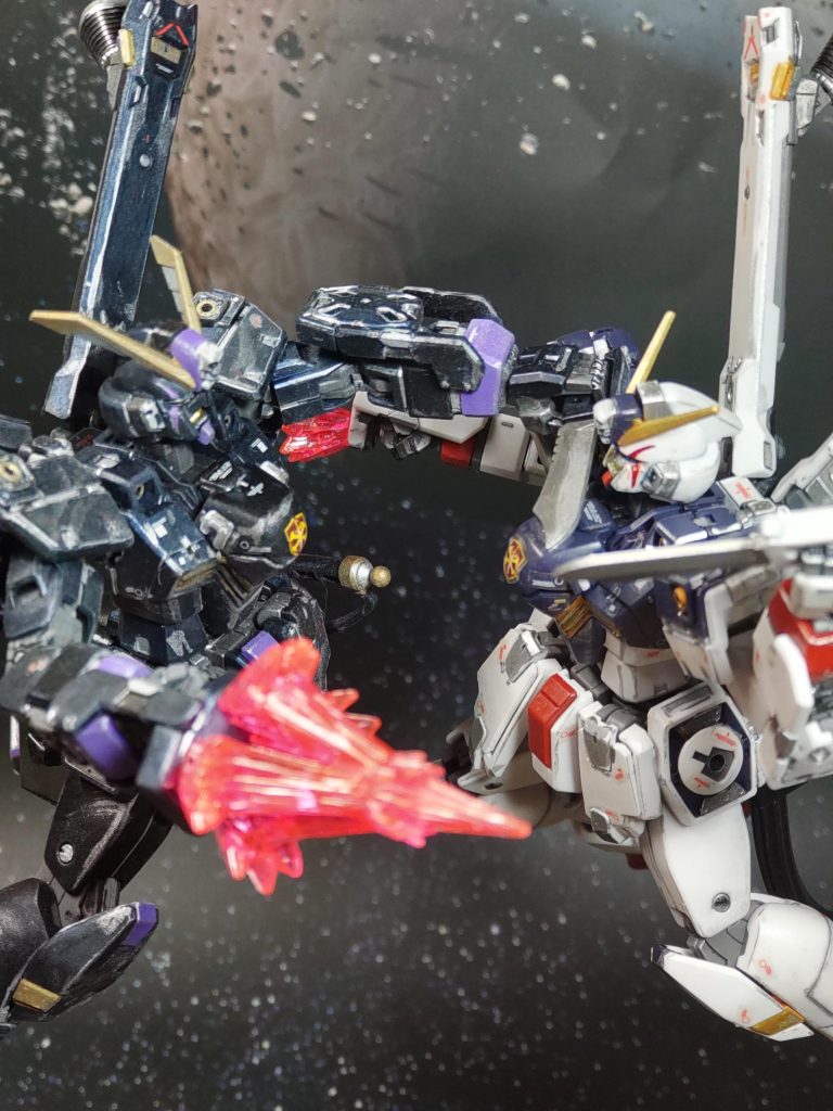 そして決着の時…どちらもフェイスオープンさせて、最後の一撃を加えようとしてます