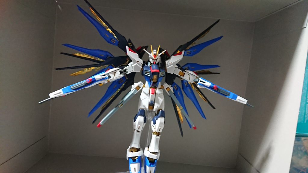 何故、このような改造を加えたかというと前に、RGを作ってみたんですけどパーツのポロリ箇所がところどころに見られたのでそれを防ぐために今回のような改造をしました。