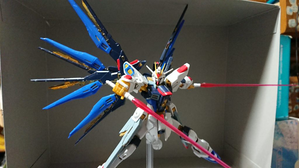 抜けてる部分は、ガンダムマーカーとかで塗装したいと思います。