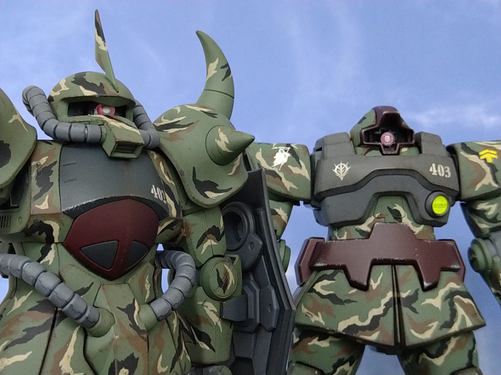 ラストは隊長を見守るグフとドムのツーショット。これで登場キャラ全てをアップに出来た😆こちらの2機は万が一に備え、まだモノアイは生きている設定です。〔了〕いや〜!やっとGUNSTAで投稿出来ました🎉しかも(コンテストとは違い)お伝えしたい事も全部出し切れて、とてもスッキリしました😄それにしても。。。最初はMS達を勇ましく躍動させるつもりでジオラマを始めたハズが、主役は隊長パイロットとなり、もっと突き詰めていえば、本当の主役は彼の右手。MSは『巨大な添え物』になってしまいました🤣いやぁ、思い通りにはいかないものですね。まぁ、この気前の良さ?が私っぽい気もします😁今回は長文になってしまいましたが、最後までご覧頂き、ありがとうございました。