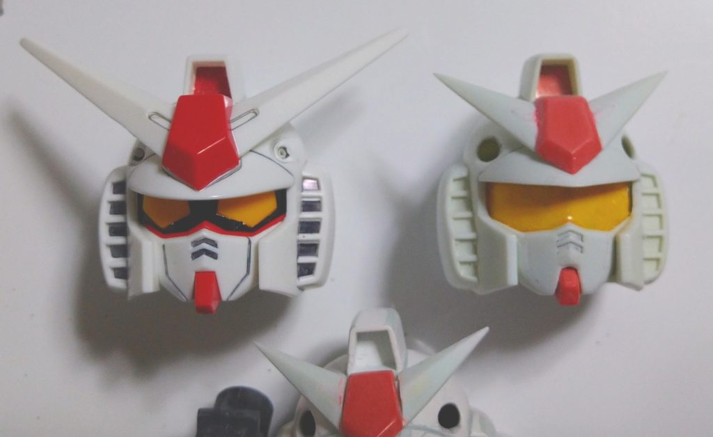 はい、いらっしゃ〜い、お面だよ安いよ〜。