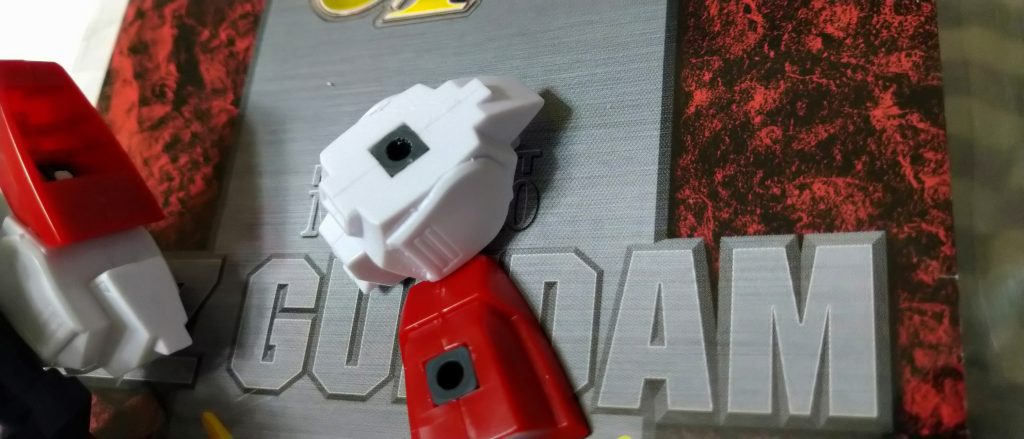 アストナージ「 ライフルは予備があるけどＡパーツもガタが来てるしそろそろ改修しなきゃなんだが。。。」