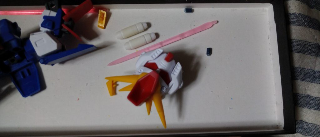 アストナージ「 サーベルも強化したそ」「 頭部も細かい改修を施した！！」「 もう少しでＡパーツも。。。」 バタン 続く 