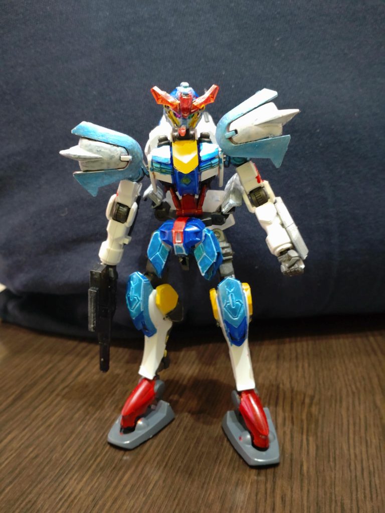 腰や武器はHG端白星からそのまま流用。肩部分・足はHGスサノオからガンダムマーカでの塗装を加えてミキシング。ホントはザクのヒートホークを持たせたかったのですが、何処かに行ってしまったので仕方なく形状が似ている端白星のライフルを装備させました(苦笑)