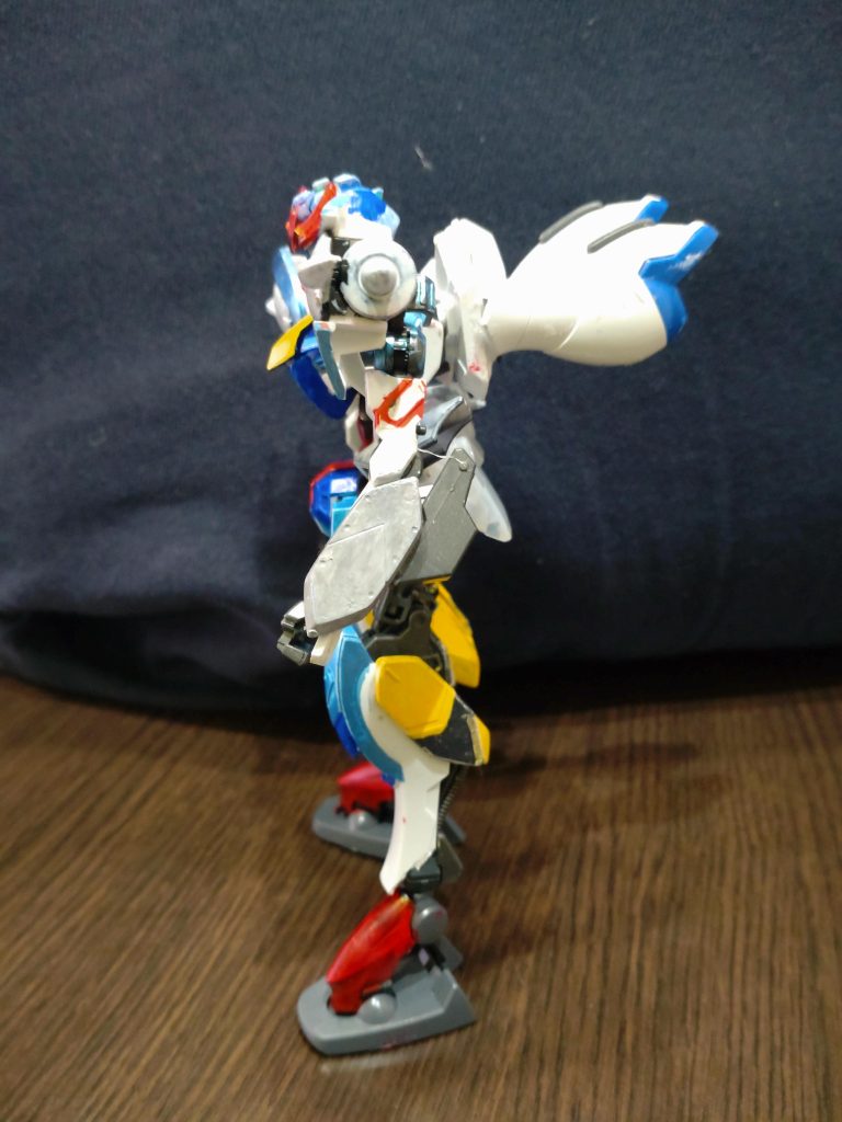 後ろのバックパックにHGライフリの太ももをそのまま接着という脳筋仕様。