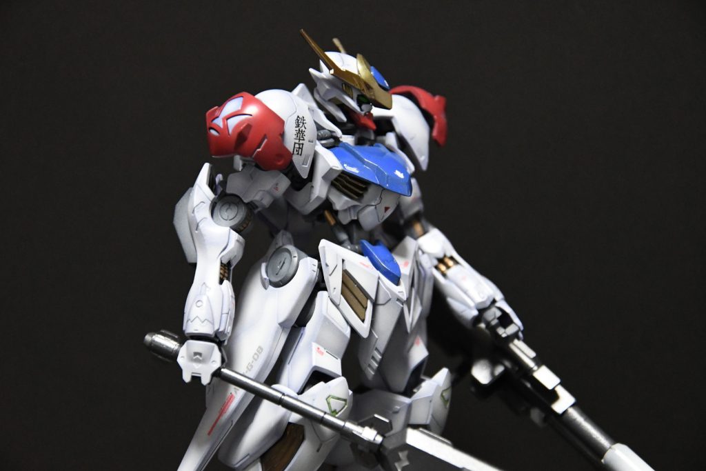 右斜め前から。