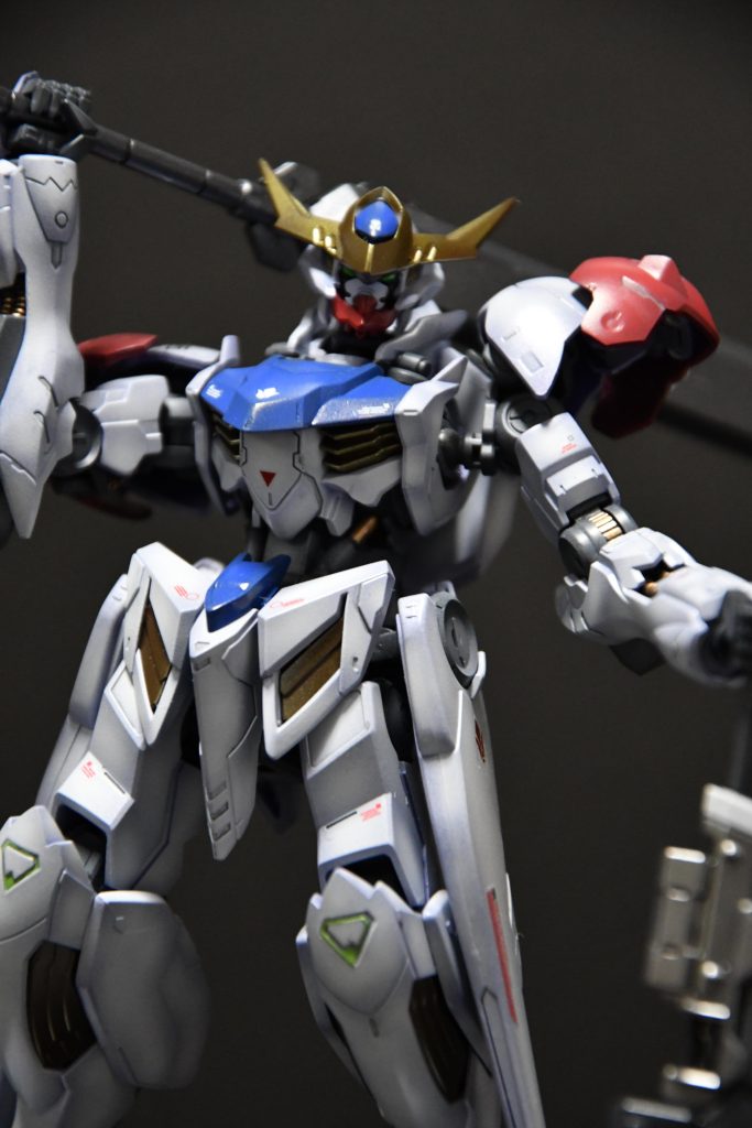 下から煽りで。