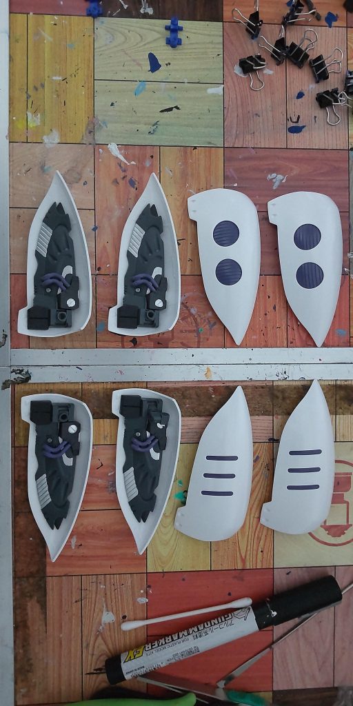 バインダー内のディティールも塗装しています