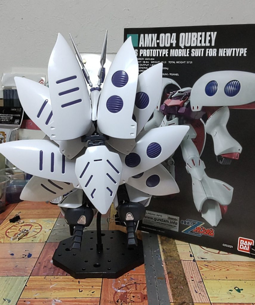 2体分の肩バインダー計8枚を背部に取り付け、九尾っぽくしています