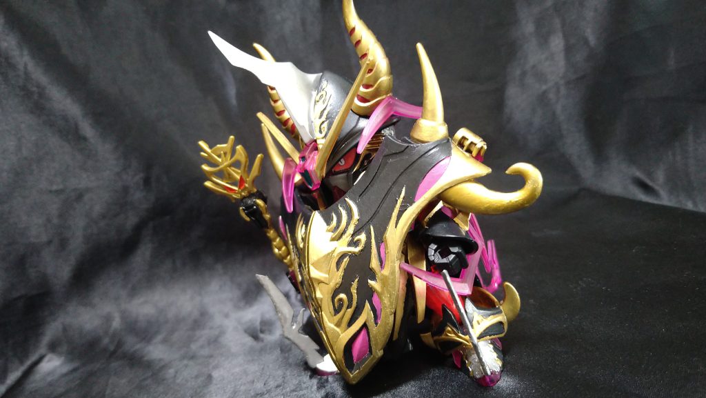 額の長いアンテナ?つま先のナイフ?バックパックのクリアパーツがモビルアーマーモードのヤツ、意外とイージス要素も入ってますか