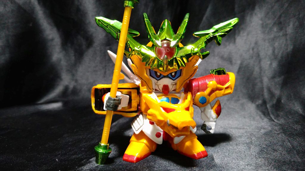 本来なら金寄りの黄色のハズですが、塗りに失敗してすんごい汚くなってしまったので、一回こそぎ落としてオレンジイエローで塗り直しました。光沢の塗り方がわかんない...