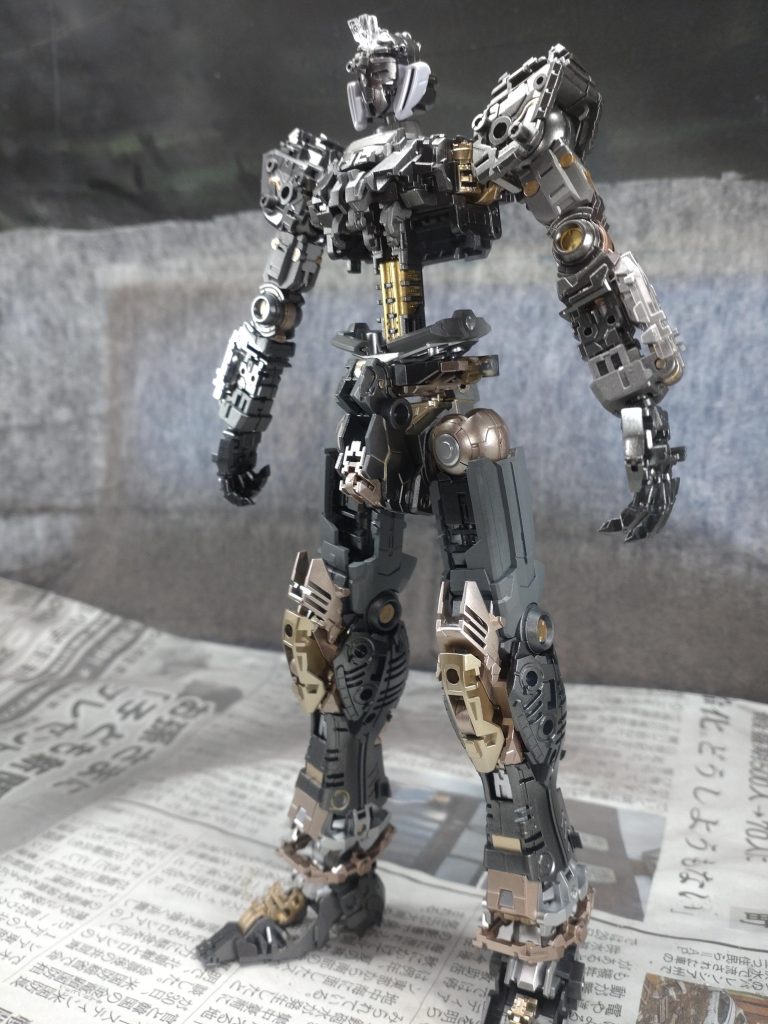 ほとんど見えなくなりますが内部フレームを今回も塗り分けました!内部フレームは基本的に複数のメタリック塗料で塗り分けてます!最後までご覧いただきありがとうございました!