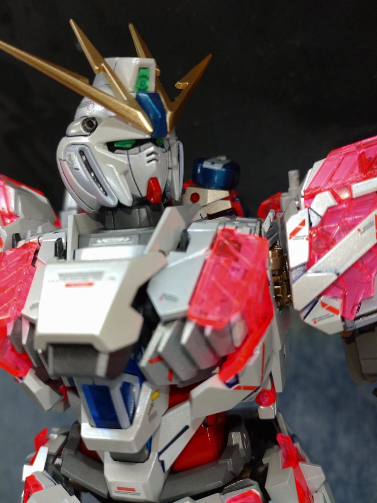 C型装備です。このサイコフレームの装着ギミックは造ったことがある方なら分かると思いますが、驚きの連続でいい意味でバンダイの変態技術が良く分かります!