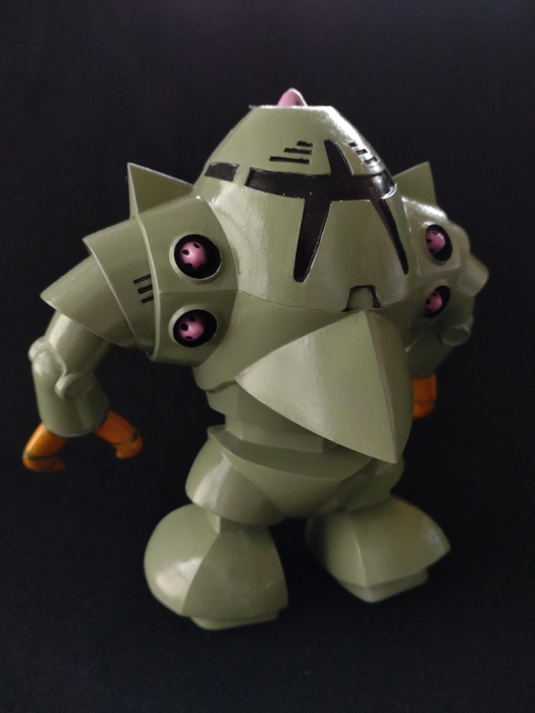 後ろ。とにかく段差、合わせ目を処理するのに時間がかかりました。リューター等を使いゴリゴリ削ってます。