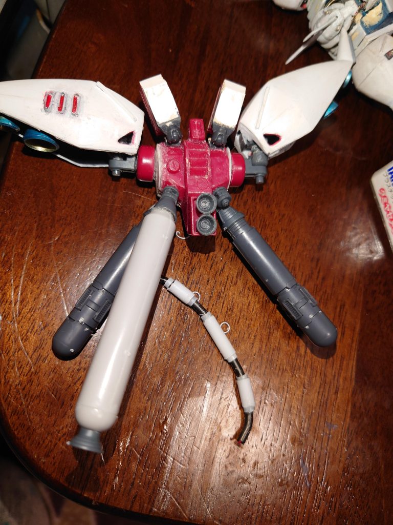 ランドセルはバインダーも含めてら旧キットリゲルグをベースに改造。