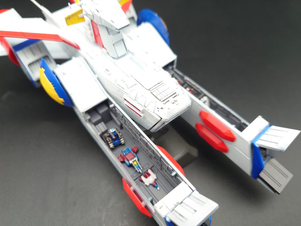 反対側には、ガンタンク、Gアーマー、コアブースターなんかも収納出来ます