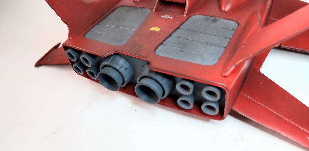 後ろはバーニアをちょっと付け足してます。他にも対空砲台やシャトルも作ったんですがオマケ小道具程度で出します。シャトルはガンプラじゃなくデカールのみ公式です（；^ω^）年末は罪(詰み)を軽くするのに突貫で作り、改造はせず基本に近い組み立てでノーマルな物が中心です。ですのでオリジナルはないですが物語中身で盛り上げます!正月休み、時間を持て余す方がいらしたら、宇宙の挽歌他、過去作もあります見ていってください(^O^)v今回はお年玉号なんで通常の2月号は今月出せればと考えてます。∠(｀・ω・´)次回はHGUCリヴァイブのグフをご紹介予定です!また見てくれたら嬉しいです！(人∀・)ﾀﾉﾑ