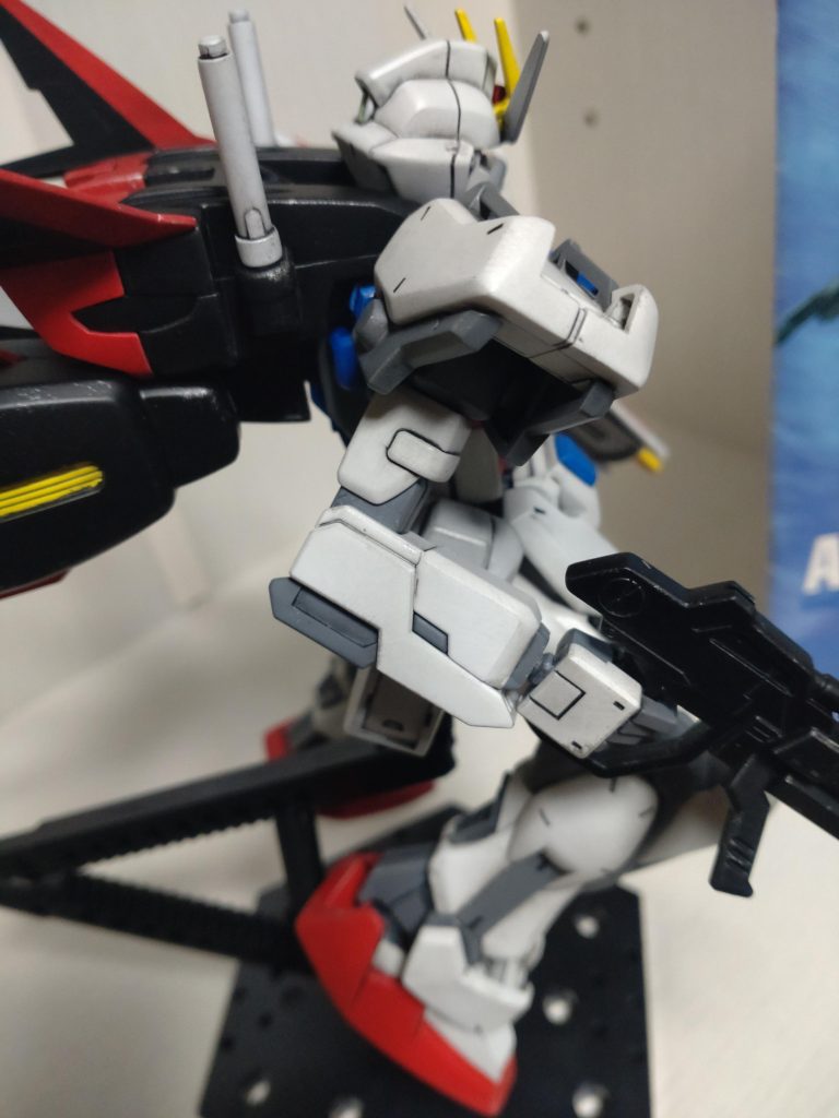 旧キットのエールストライクガンダムって肘一段階しか曲がらなかったΨ(・ω・ )Ψ
