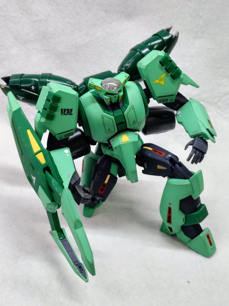 膝立ちもキレイに出来るんですが、股関節が細いのと膝関節が固いので動かすの結構怖いです(zaku-kao9)