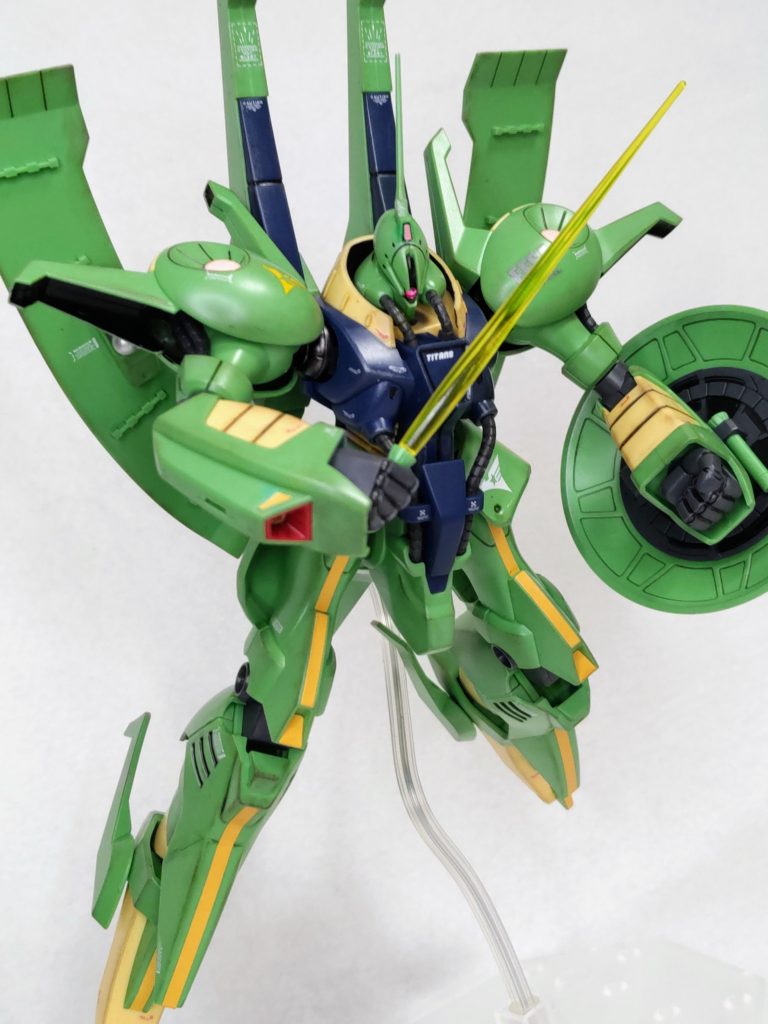 なぜか短いサーベル。そういう設定?(zaku-kao1)