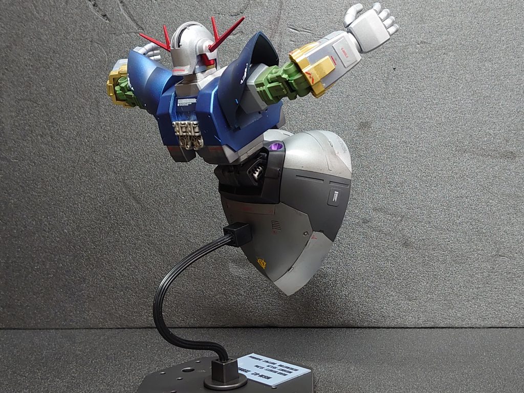 背中と腰部にはジャンクパーツでそれっぽくしました。