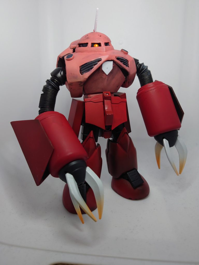 アイアンネイルは1/144では小さすぎると感じ、MG1/100ズゴックのジャンクから使用!シールドはスクラッチ、前腕は100均のスプレーボトルですw