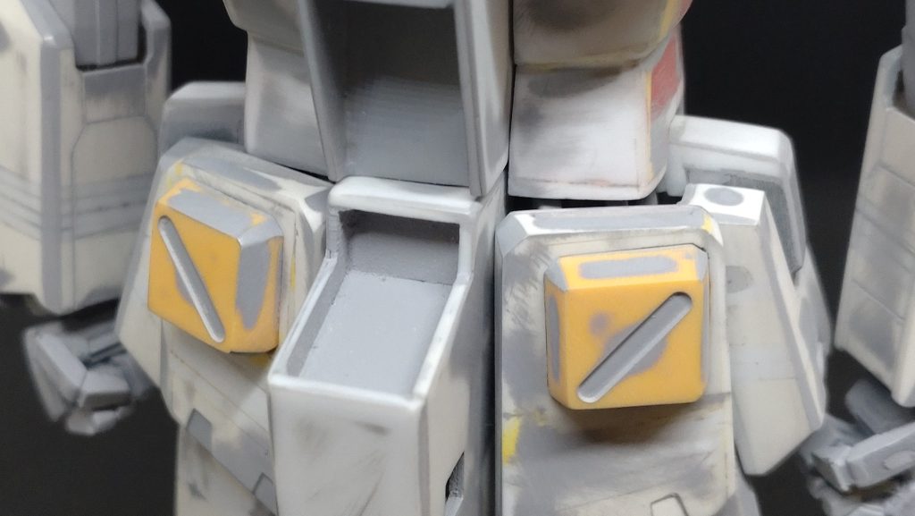 腰部フンドシ部は、キットのもののまわりをプラ板で囲んで大型化と形状変更。かなり大胆に前後に伸ばしました。