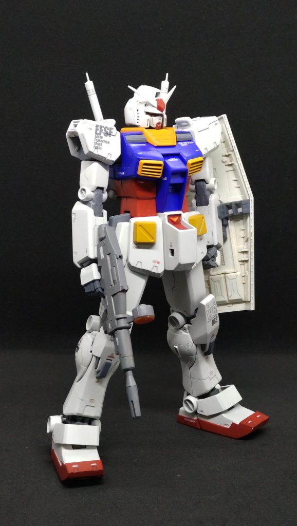 右斜めから足首は、いわゆる「カトキスリッパ」を意識して新造しました。