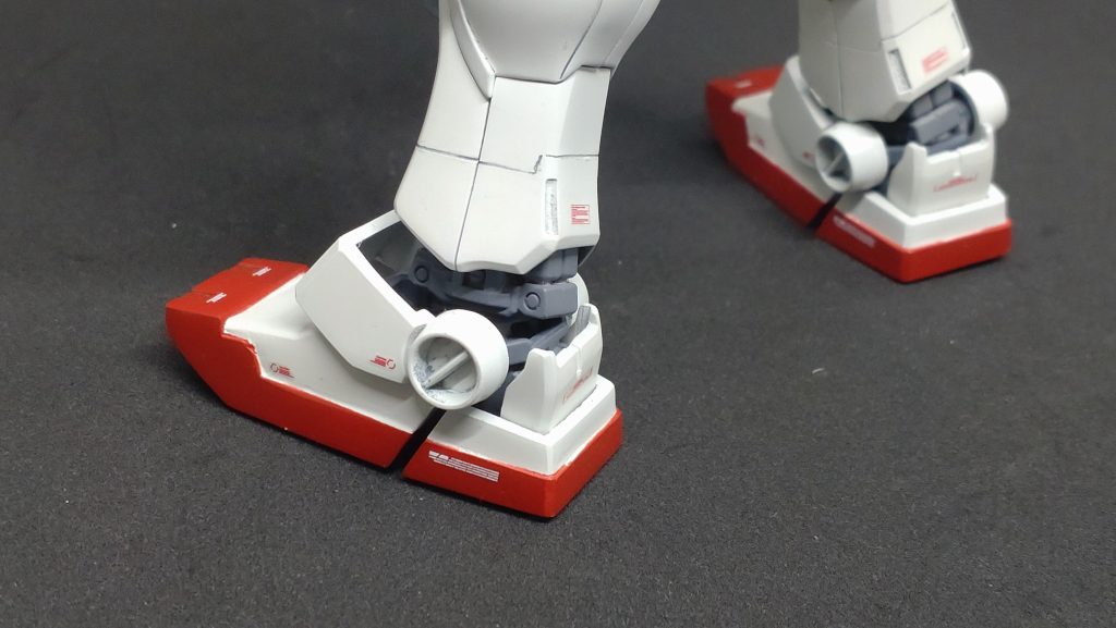 スクラッチした足首（カトキスリッパ）グレーのフレームと関節はVer.O.Y.Wの物を使用して、前後のスリッパ部をスクラッチ。はじめてレジンでの複製にも挑戦。