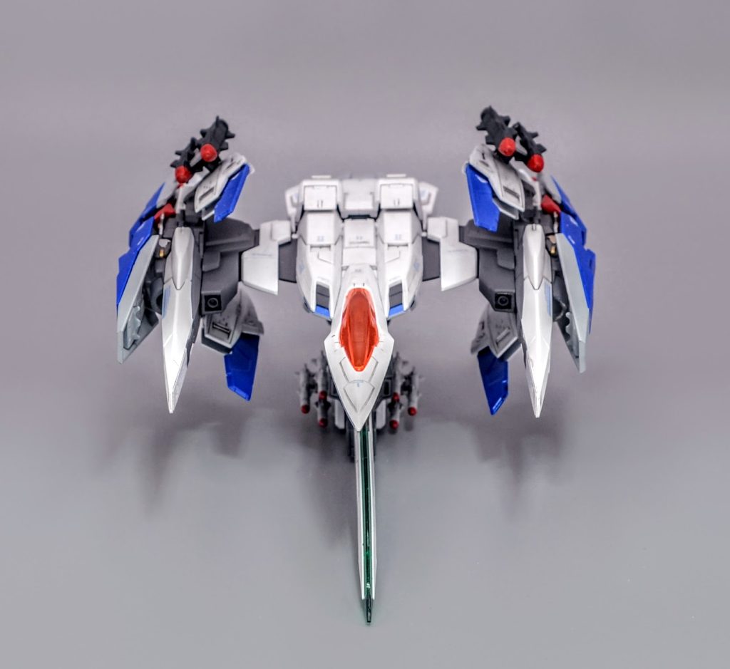 バインダー内部には大容量の新型GNコンデンサーを内蔵している設定ですGNシールドと一体化しているようなデザインにアレンジしました