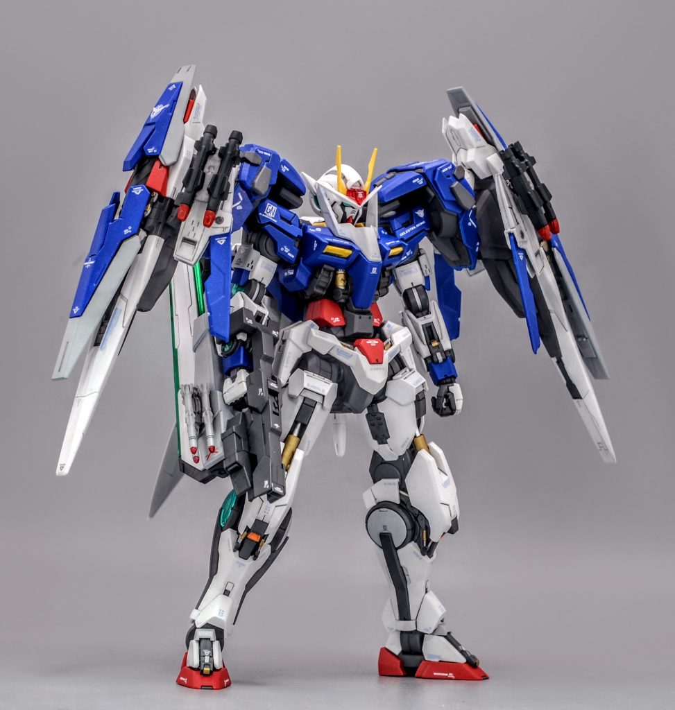 ダブルオーライザーASWですオーライザーのクラビカルアンテナとGNソードⅢにはそれぞれ大型、小型のGNミサイルを追加装備しています