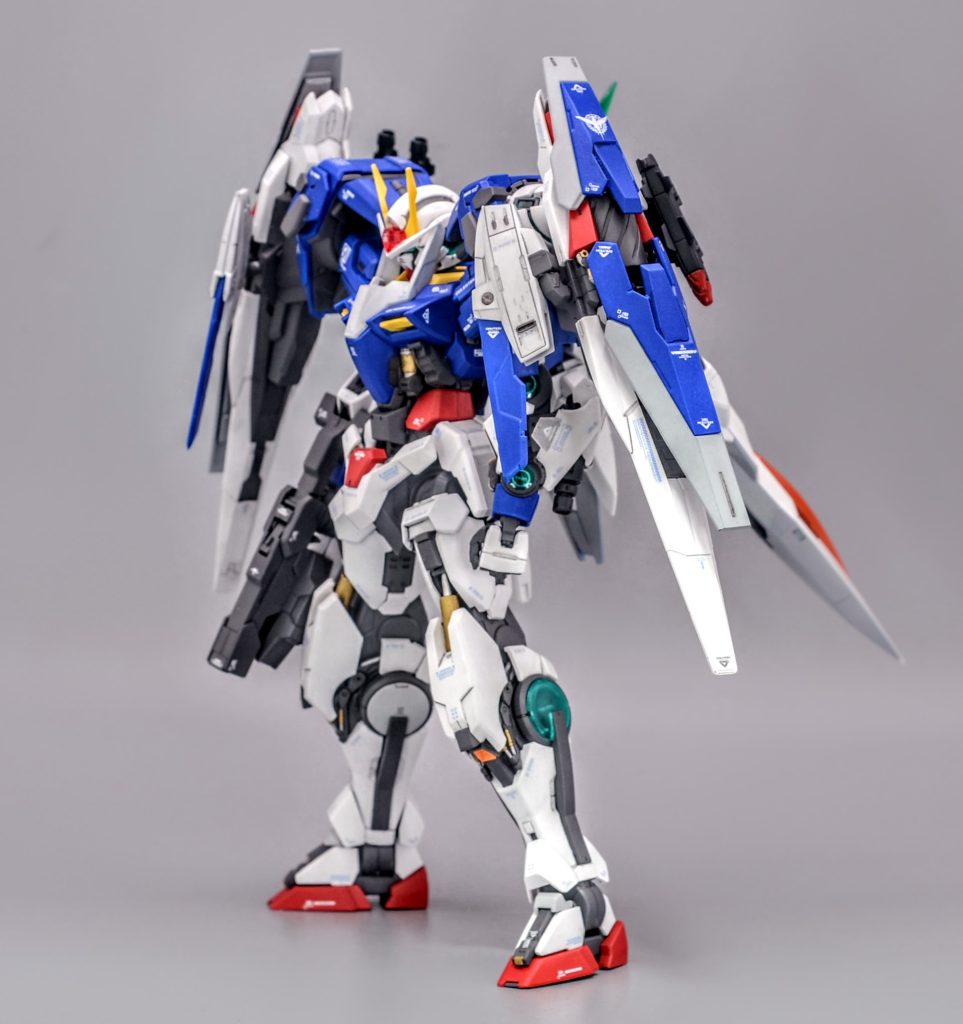 バインダー内部は大型GNコンデンサーを内蔵し、シールドの隙間から見えるような配置にこだわりました