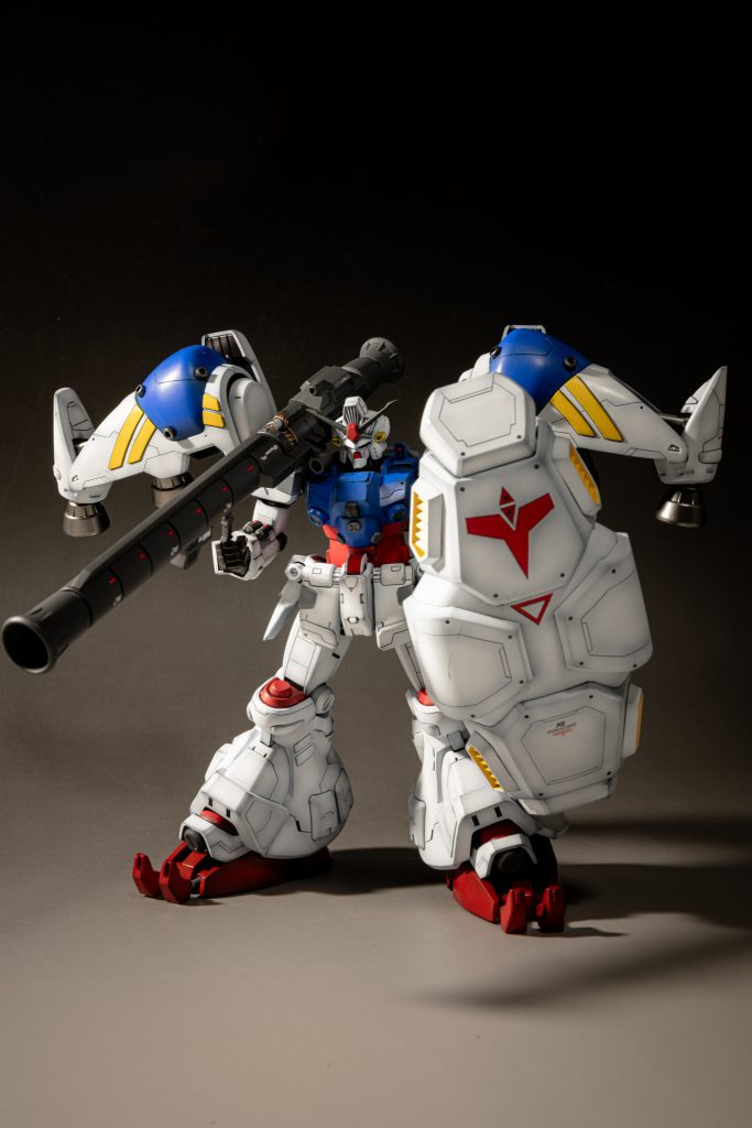 プラ板パテ等でスタイルを改修しながらスジぼりを追加してスタイリッシュな悪いガンダム感を出そうと頑張りました