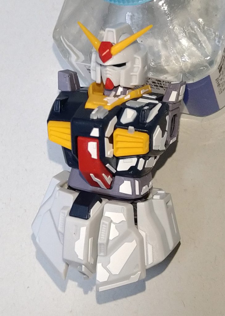 製作過程。上記しましたが、0.2ミリ厚プラ板をカットして自分なりのデザインでディテールを入れました。製作中にプラ板が飛びまくって何度も作り直しました…