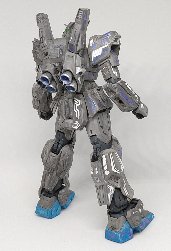 プロポーション、元キットからの大きな改修は行っていません。肉抜きをパテで埋めたりした基本的な工作のみです。