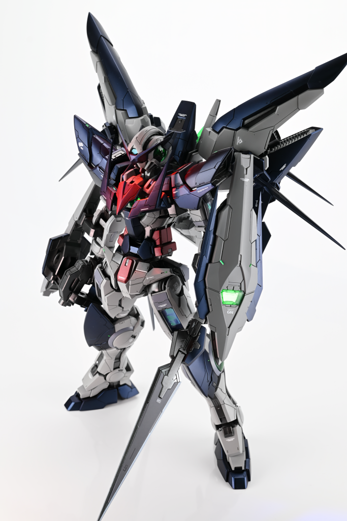 太もも及び腕関節はMGデュナメスのを使用し首胴を延長してスタイル改修しました