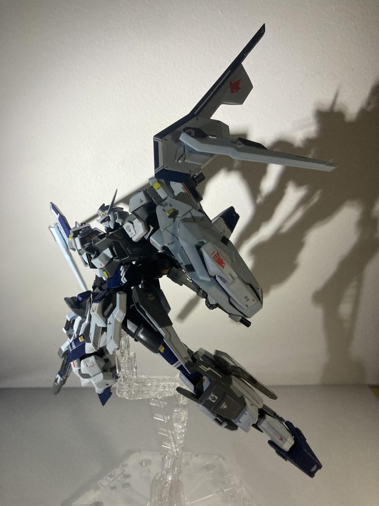 コア・ファイターが背部に合体することで「ガンダムAGE-2 セプター」となる。