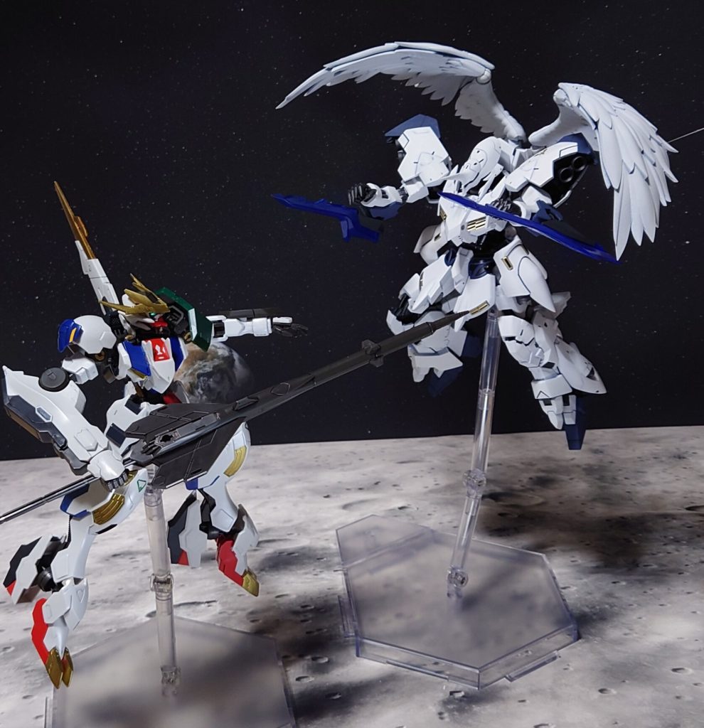 失った左腕を応急処置で修復し、バルバトスは最終決戦に挑む。