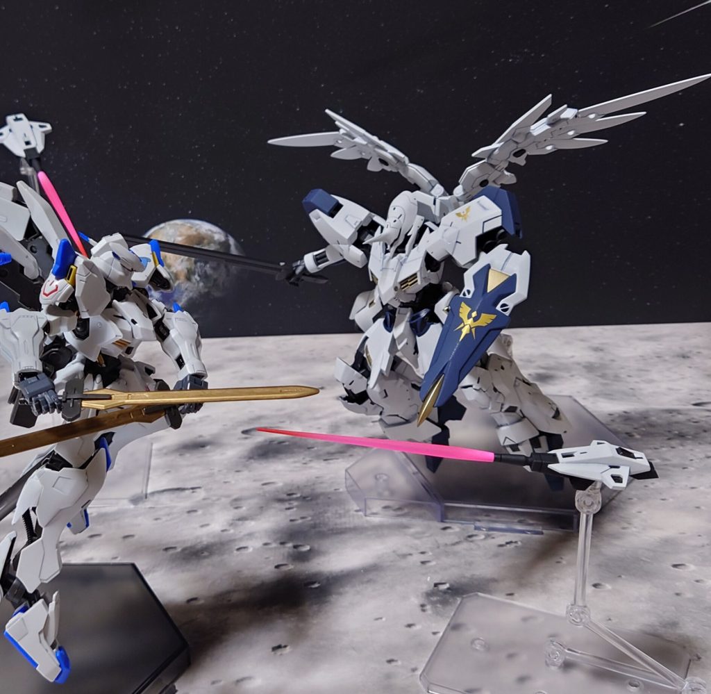 アグニカ・カイエルが操る“ガンダム・バエル”の双剣と互角に撃ち合う“ネビリム”。