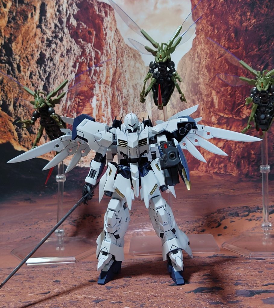 “プルーマ”を引き連れて現れた“それ”は、人型を模していた。