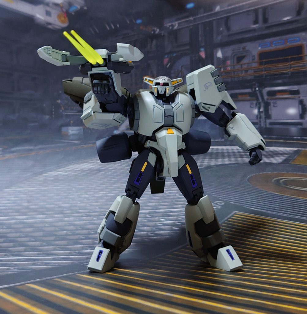 “パプテマス様!”シロッコの窮地を救うため、格納庫から撃つ。