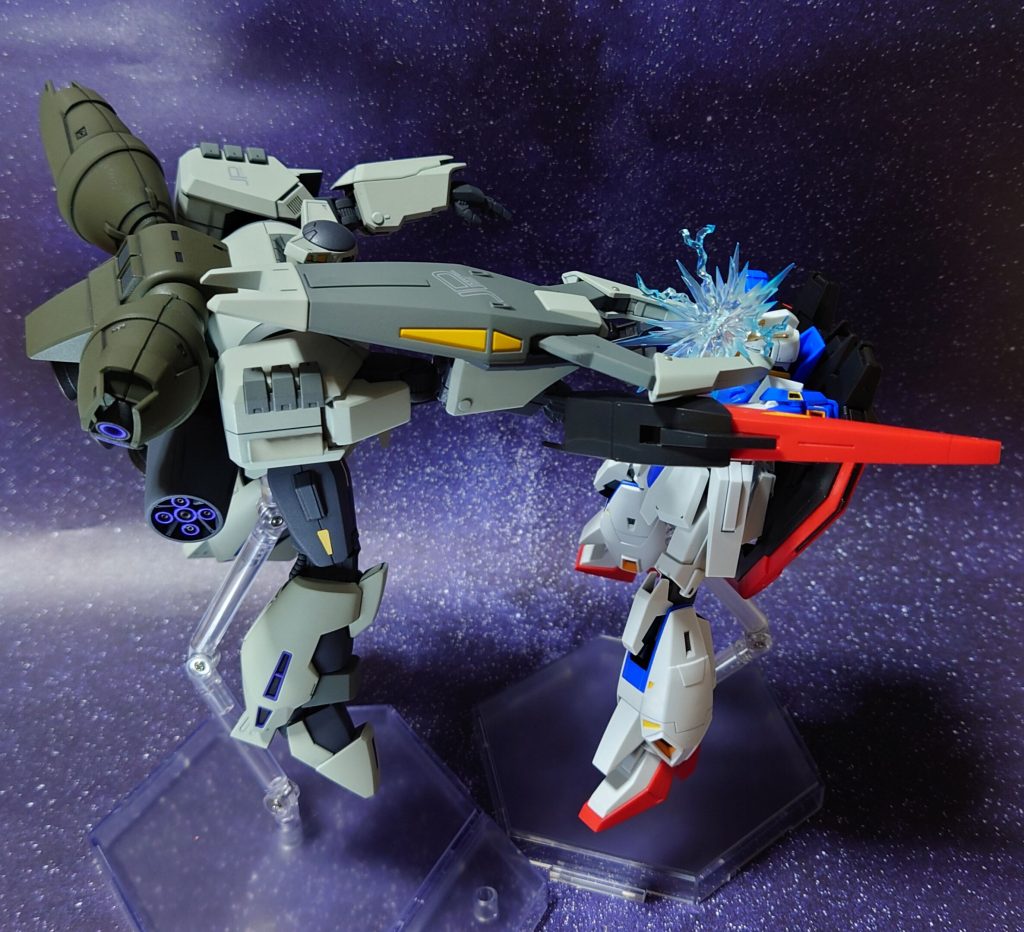 “まだシロッコの人形のままでいるのか!”“貴方に分かることではないわ!”新型の専用機で、“ゼータガンダム”に掴みかかる。