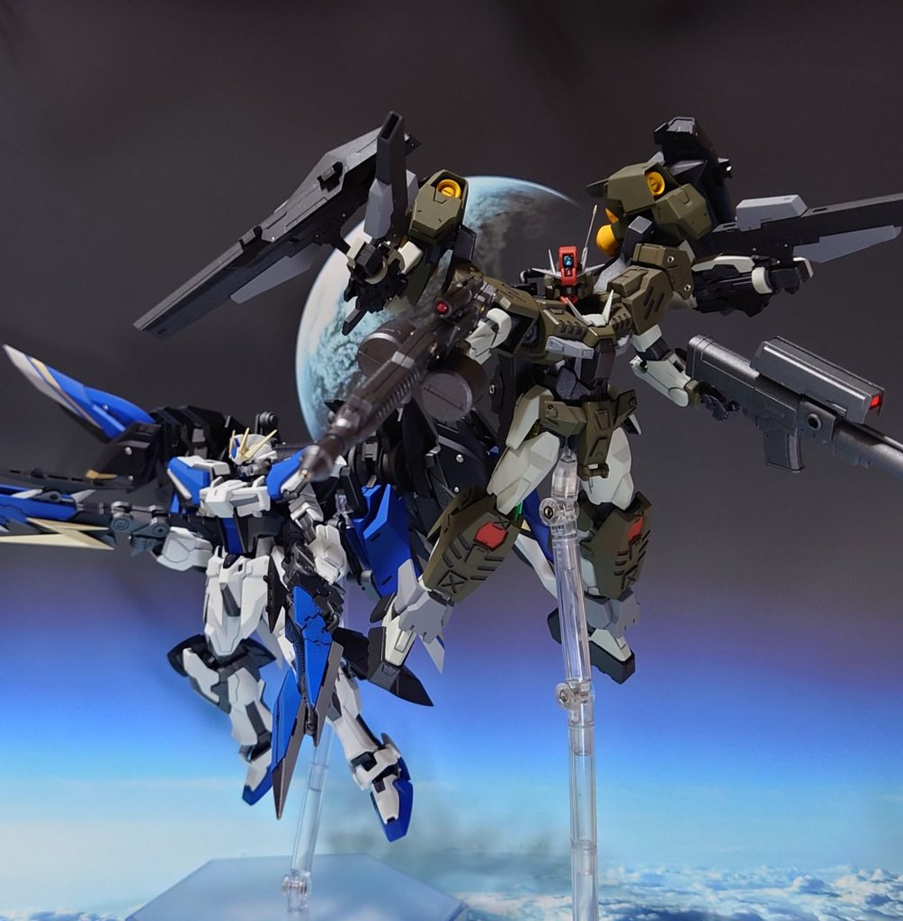 イメージソースの1つ、拙作“ビルドストライクエクシードギャラクシーk+マグナストライカー”との揃い踏みで終わり。