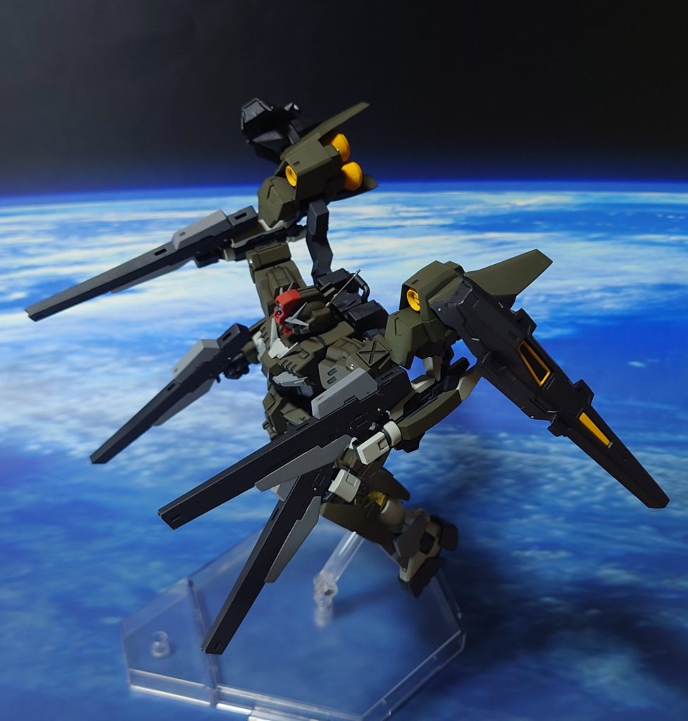 本体の両手、サブアームの両手でクアッドライフル装備。