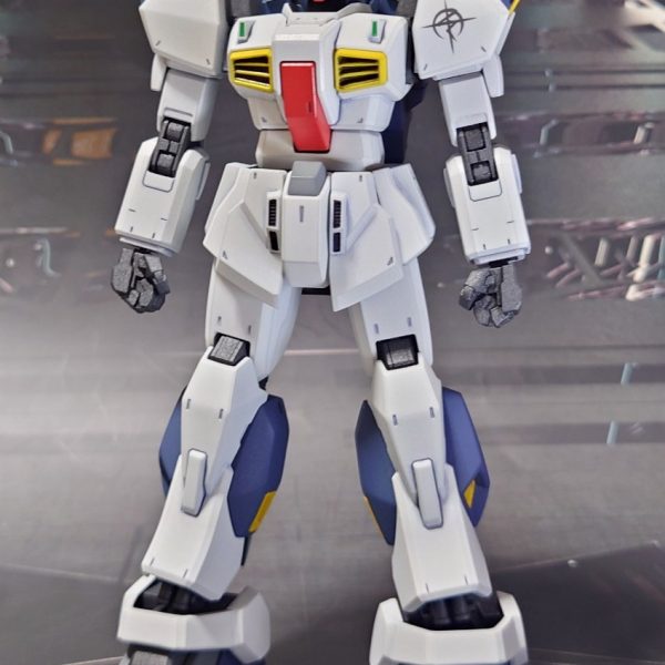 HGUC 1/144 ガンダムMk-Ⅱ (REVIVE版)、オリジナルカラーで全塗装がほぼ完成。メイン武器に持たせたいブツが発売前のため、一旦ストップ。さて、頭部にRG版のガンダムMk-Ⅱのものを用意しましたが、元のHGUC版とどちらが良いか、検討中。頭部単品ならRGの方が格好良い、しかしボディとのバランスはHGUC版も悪くない。まだ武器の完成まで期間が空くので、ゆるりと検討します。（3枚目）